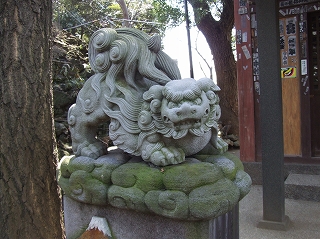 品川神社 富士塚前の狛犬