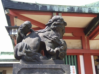 品川神社 拝殿前の狛犬