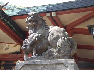 品川神社 拝殿前の狛犬